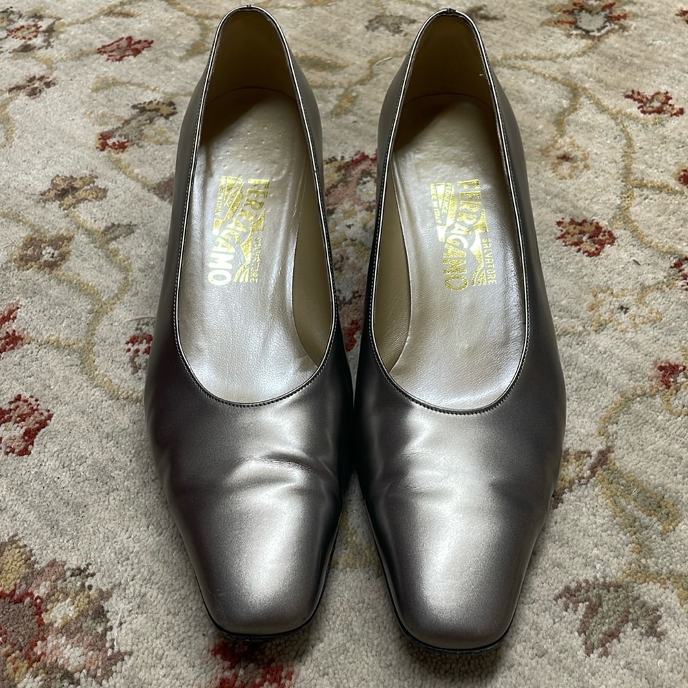 Salvatore Ferragamo Tortora style heels